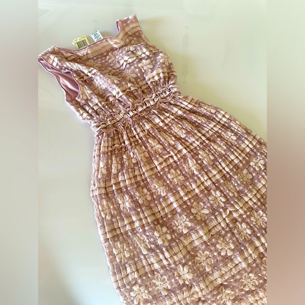Casual Max Studio Dress in Small